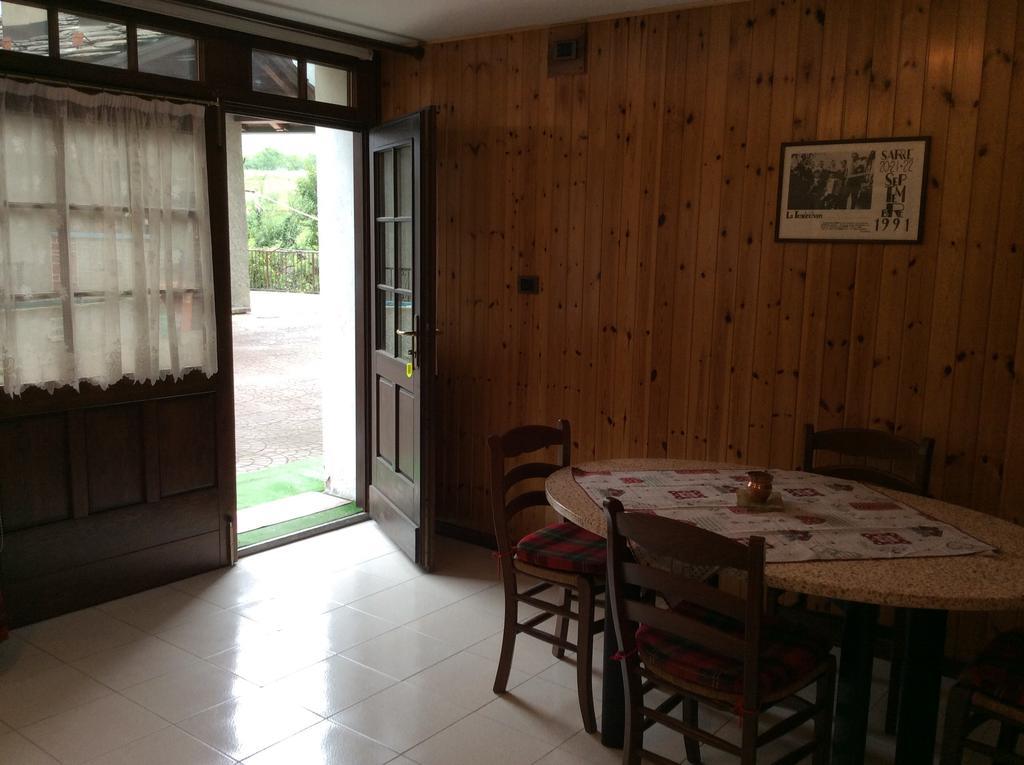 B&B La Vieille Meison De Pappa Sarre Habitación foto