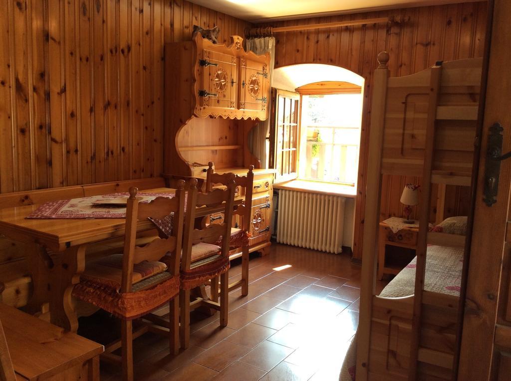 B&B La Vieille Meison De Pappa Sarre Habitación foto