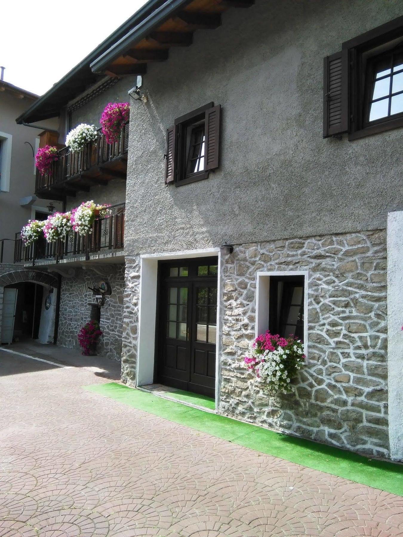 B&B La Vieille Meison De Pappa Sarre Exterior foto